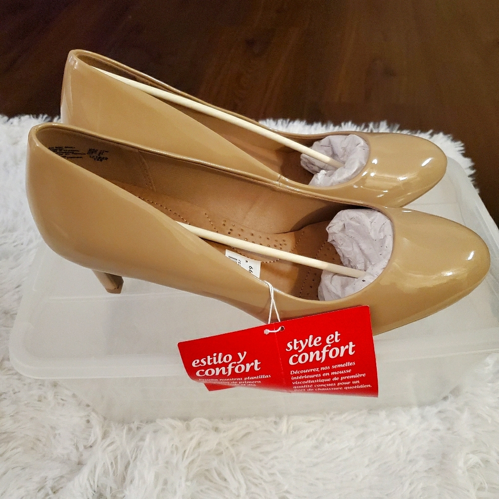 Brand New Nude Pump